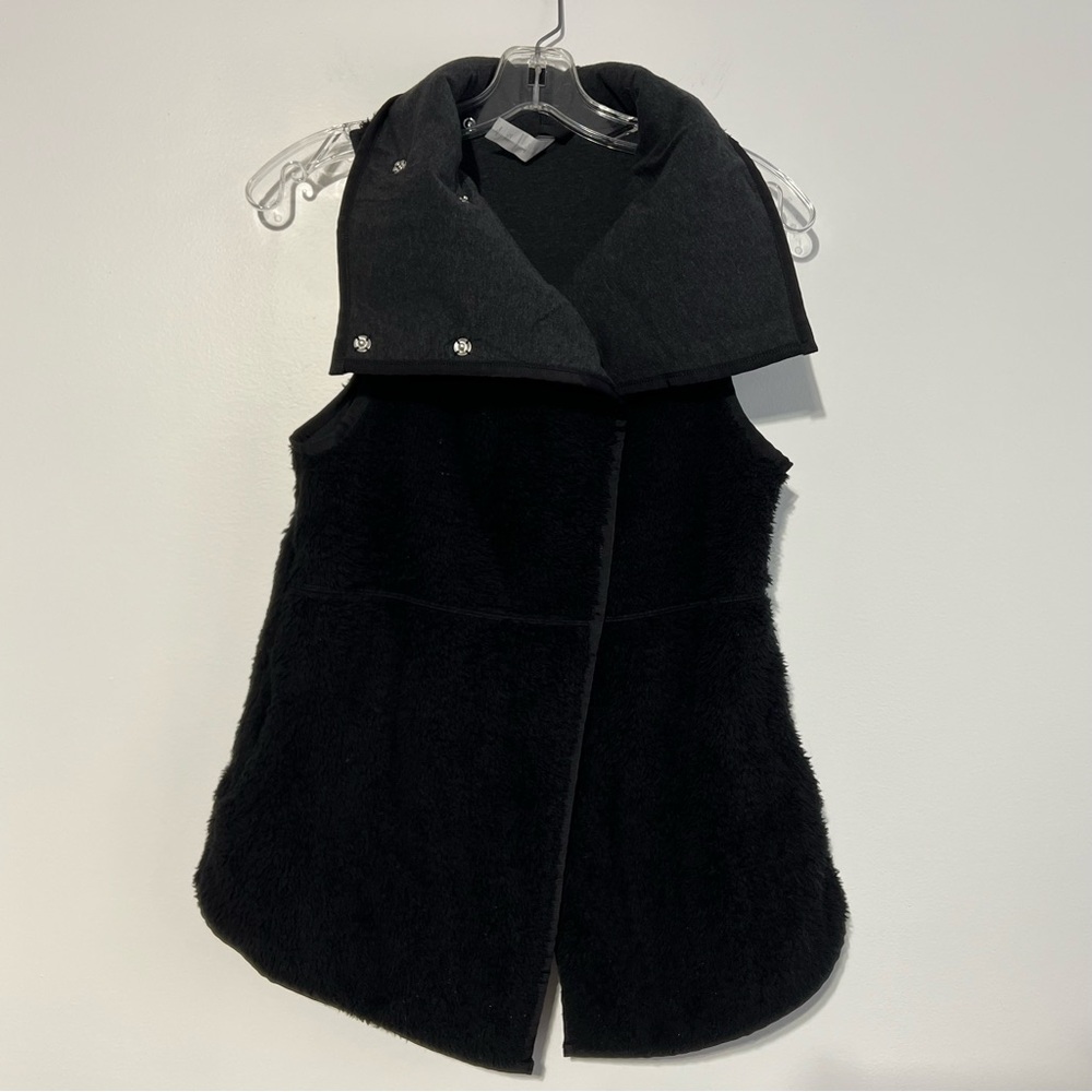 IVIVVA Lululemon Sherpa Forever Reversible Vest Black Gray Size 14
